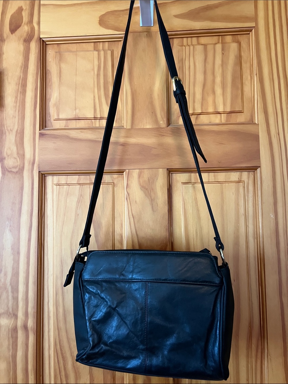 Elegant Black Leather Satchel with Gold Accent - Picture 7 of 16